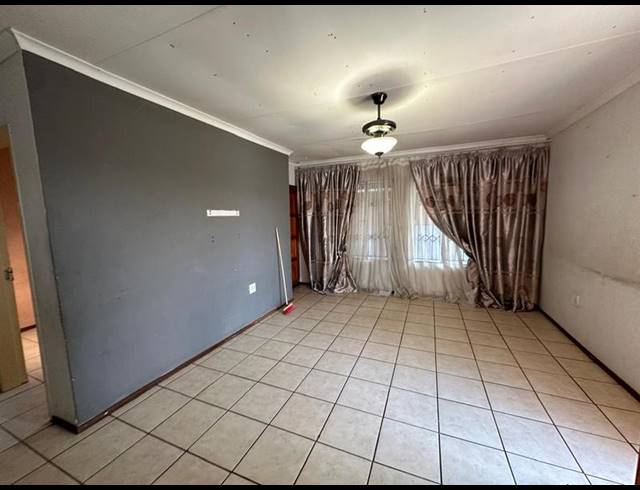 3 BEDROOM HOUSE FOR SALE IN LOTUS GARDENS